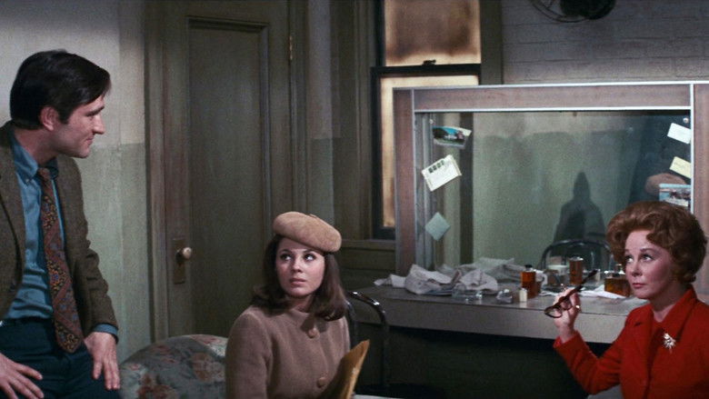 кадр из фильма Долина кукол