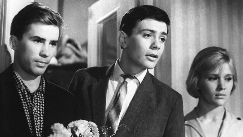 кадр из фильма Я шагаю по Москве