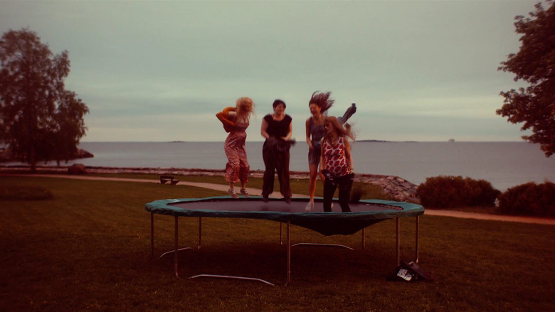 кадр из фильма Toiset tytöt