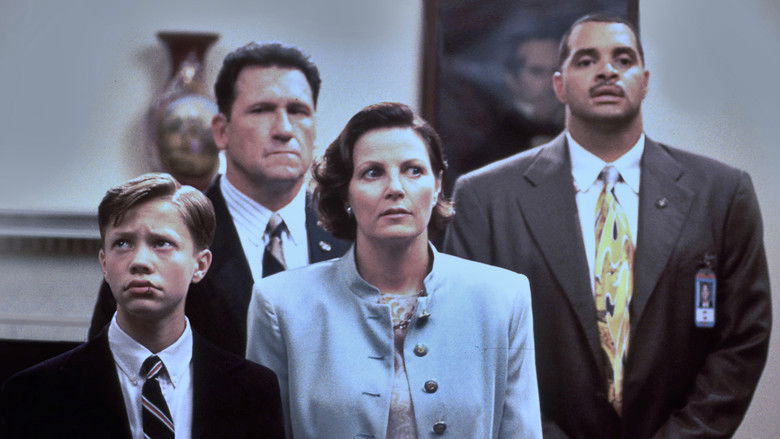 кадр из фильма Первый ребенок страны