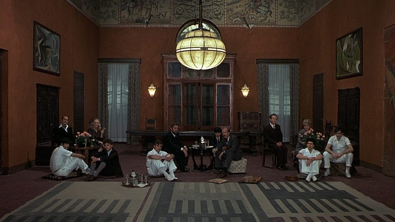 кадр из фильма Сало, или 120 дней Содома