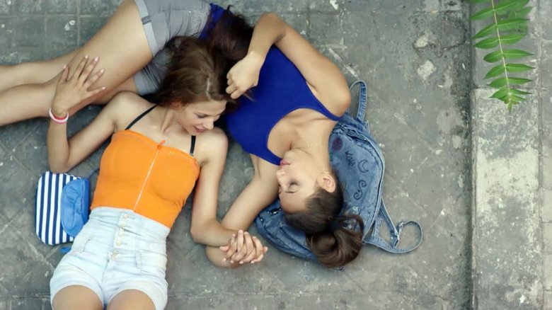 кадр из фильма Кармен и Лола