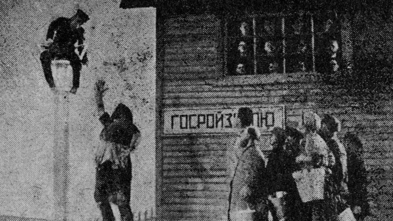 кадр из фильма Дурень, ты дурень!