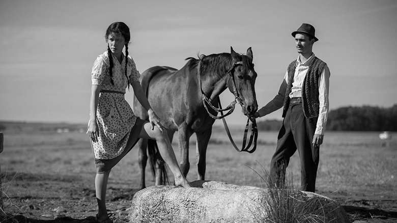 кадр из фильма Moromeţii 2