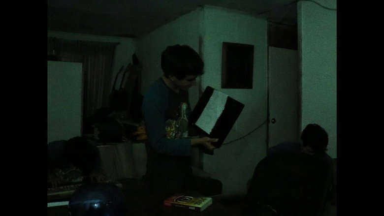 кадр из фильма NADIE ESTA