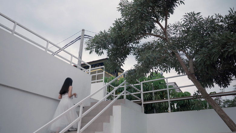 кадр из фильма Benang Dalam Awan