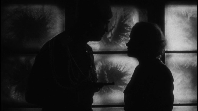 кадр из фильма Обесчещенная