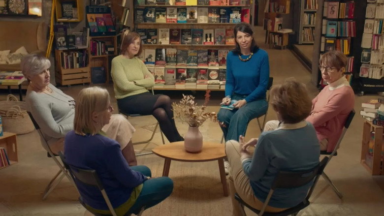 кадр из фильма Cien libros juntas