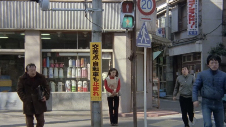 кадр из фильма 闇に抱かれて