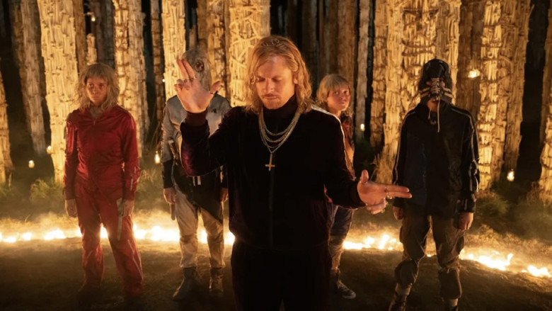 кадр из фильма 28 лет спустя: Храм костей