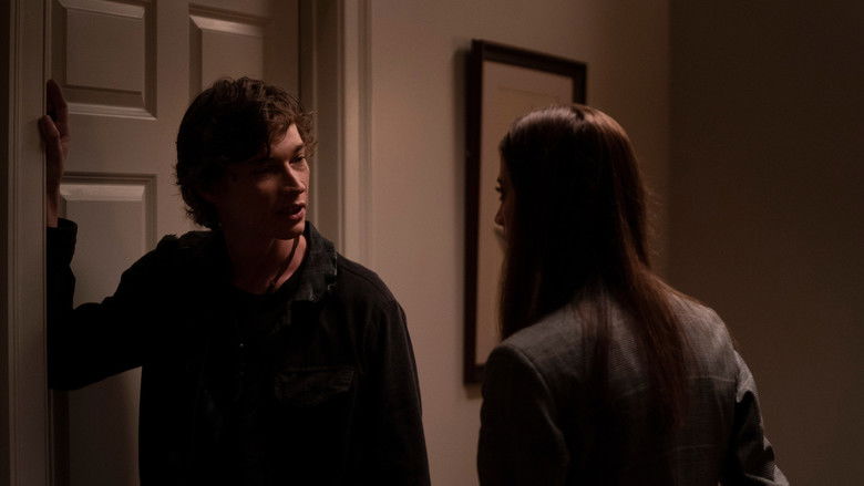 кадр из фильма Дом у болота