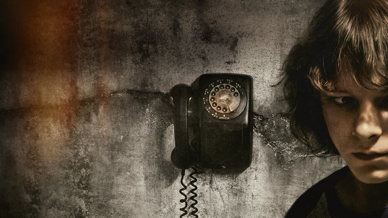 кадр из фильма Чёрный телефон