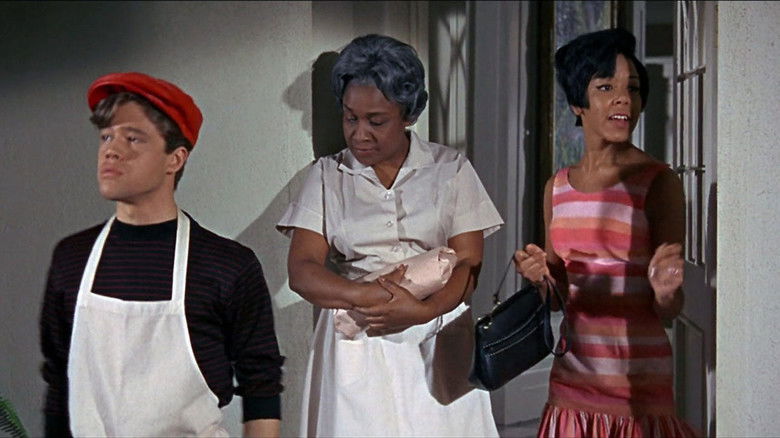 кадр из фильма Угадай, кто придёт к обеду?