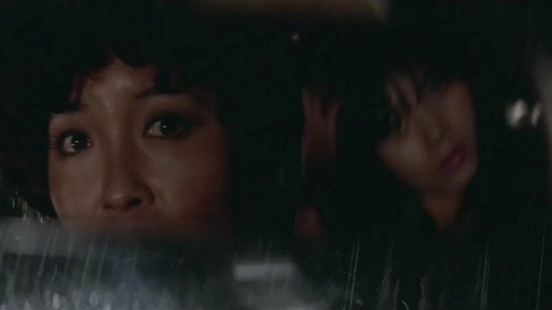 кадр из фильма 女子大生　かりそめの妻