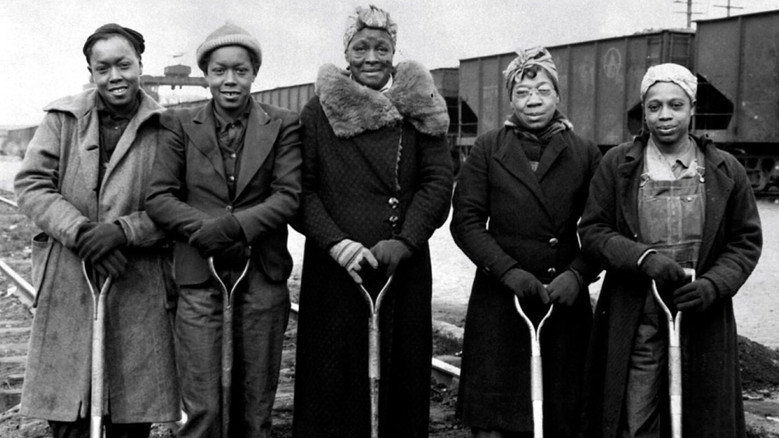 кадр из фильма Invisible Warriors: African American Women in World War II