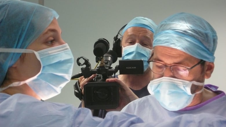 кадр из фильма Burning Out, dans le ventre de l'hôpital