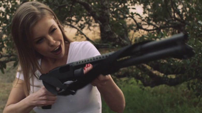 кадр из фильма Девушки, пистолеты и кровь