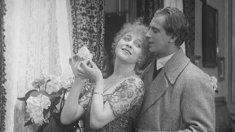 кадр из фильма Erotikon