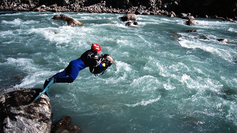 кадр из фильма Expédition Khumbu-Khola : André Payraud, le nageur de l'Everest