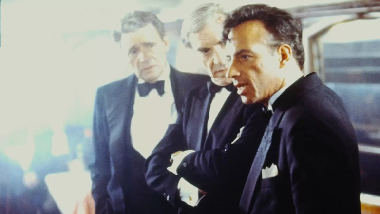 кадр из фильма Неоновая империя