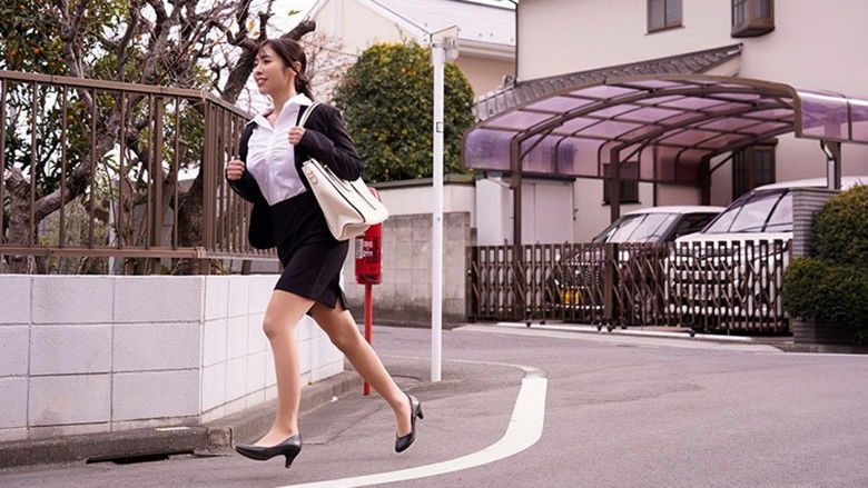 кадр из фильма Jカップと噂の胸を弾ませ、遅刻ギリギリに出勤する人妻社員を始業直前までイカせ続ける汗だく性交 上羽絢