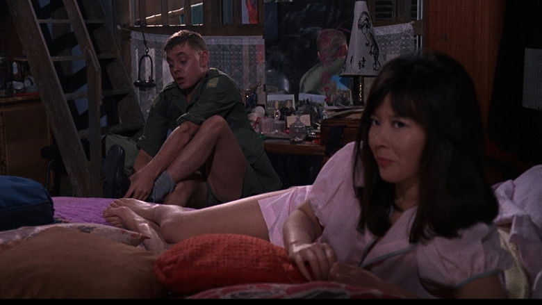 кадр из фильма Девственные солдаты