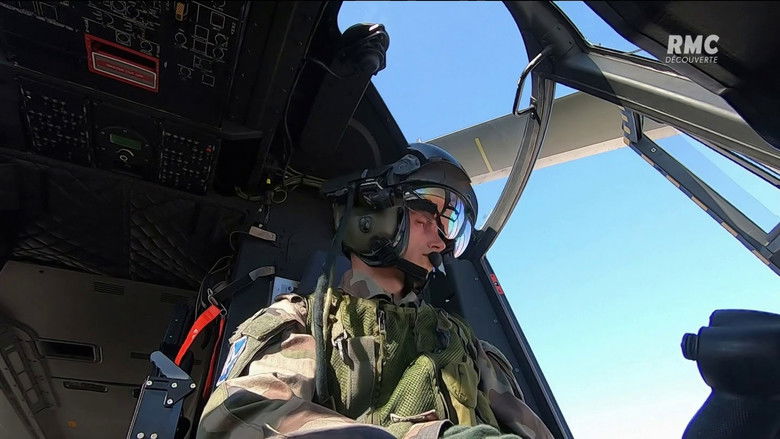 кадр из фильма Caïman, hélicoptère tout-terrain