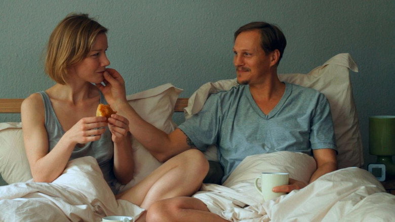 кадр из фильма Über uns das All