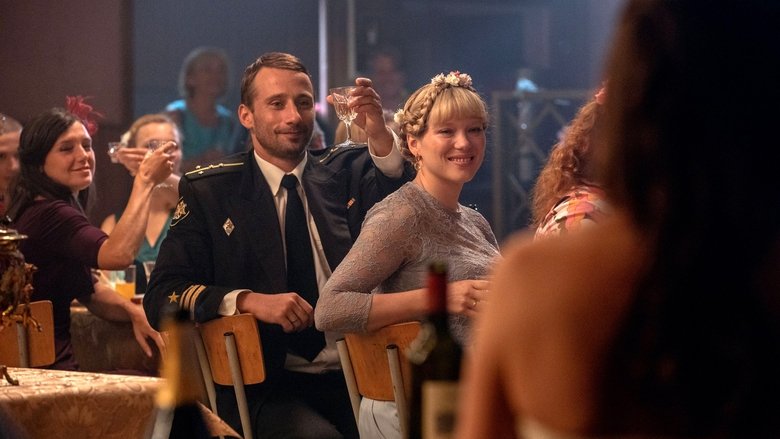 кадр из фильма Курск