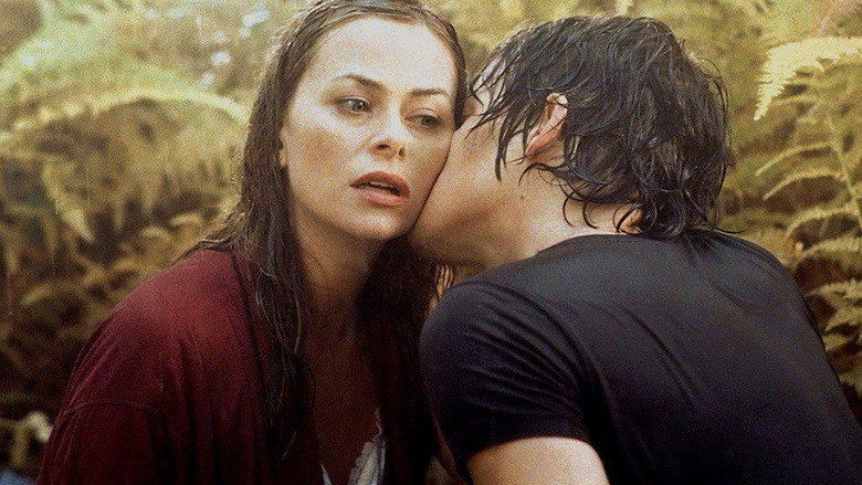 кадр из фильма Темная гавань