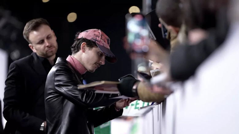 кадр из фильма Chalamania – À la poursuite de Timothée Chalamet