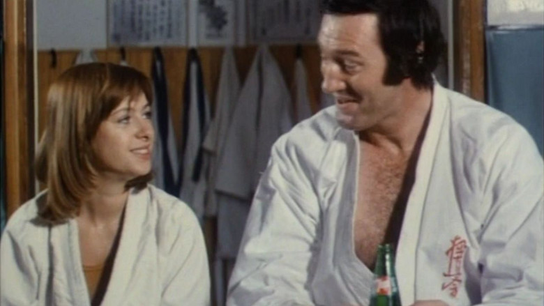 кадр из фильма Обнаженная за забором