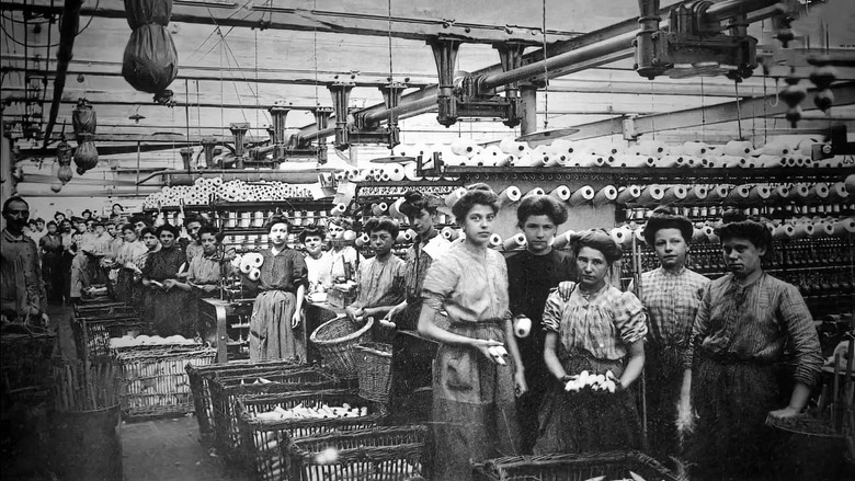 кадр из фильма Le Siècle des couturières
