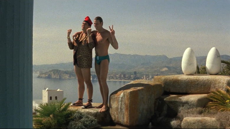 кадр из фильма Золотые яйца