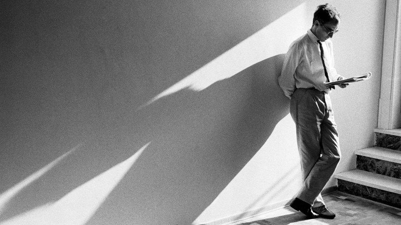 кадр из фильма Кино Годара