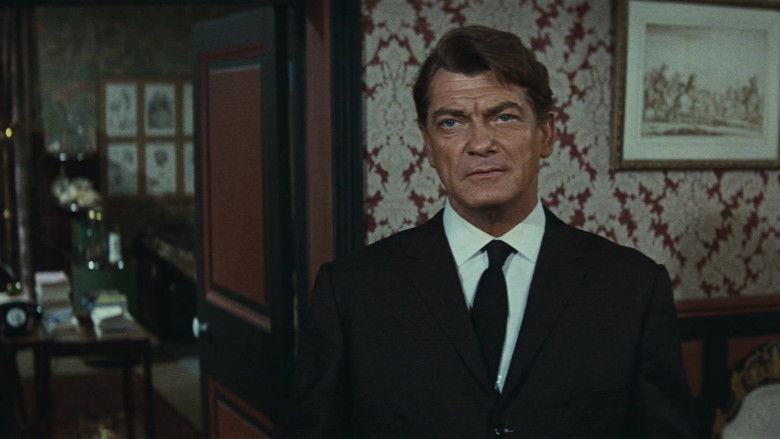 кадр из фильма Фантомас разбушевался