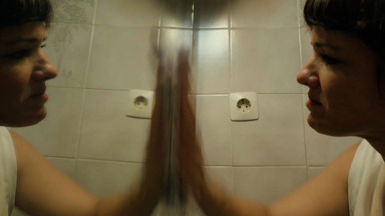 кадр из фильма Y tú más