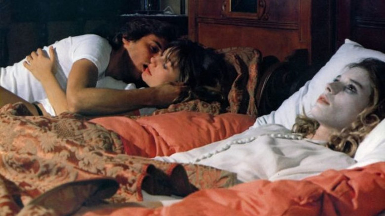 кадр из фильма За пределами тьмы