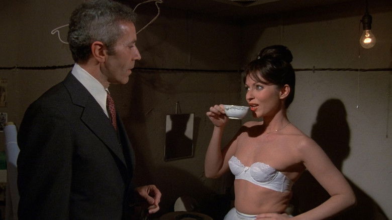 кадр из фильма Обратная сторона полуночи