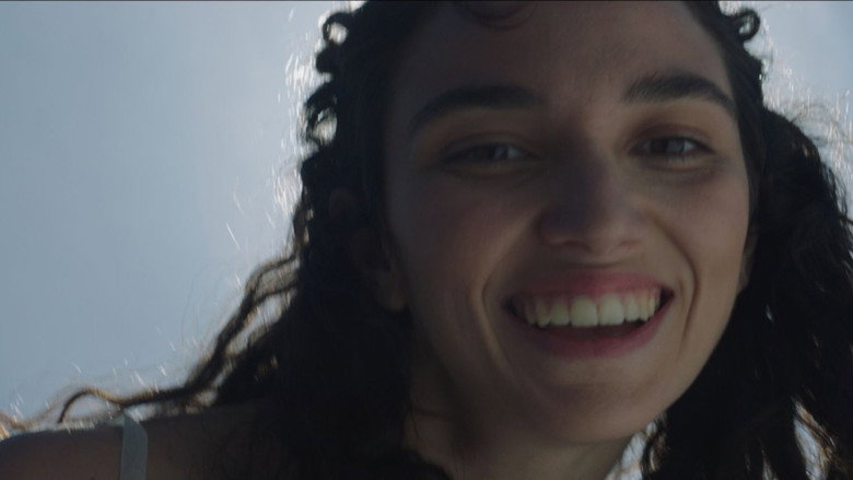 кадр из фильма Άπειρη Γη