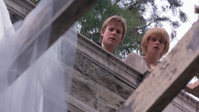 кадр из фильма Цветы на чердаке