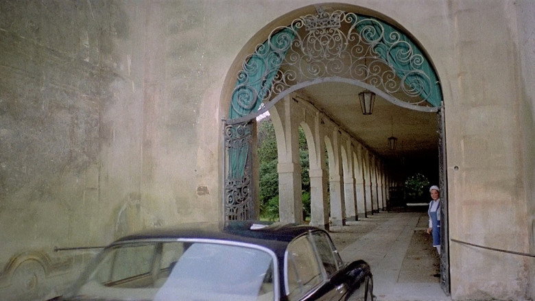 кадр из фильма Шепот во тьме