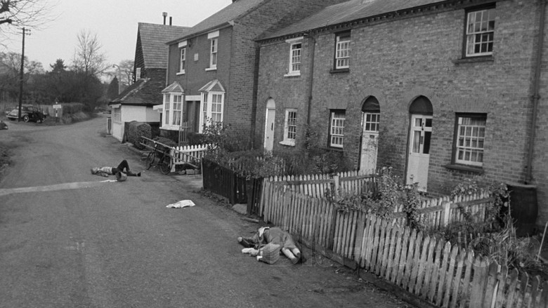 кадр из фильма Деревня проклятых