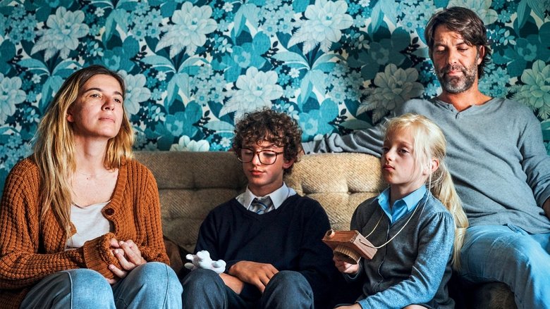 кадр из фильма Слушай