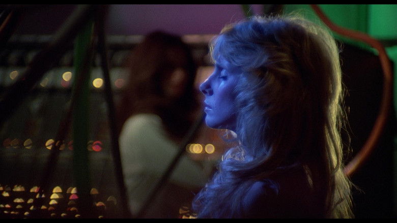 кадр из фильма Вторжение девушек-пчел