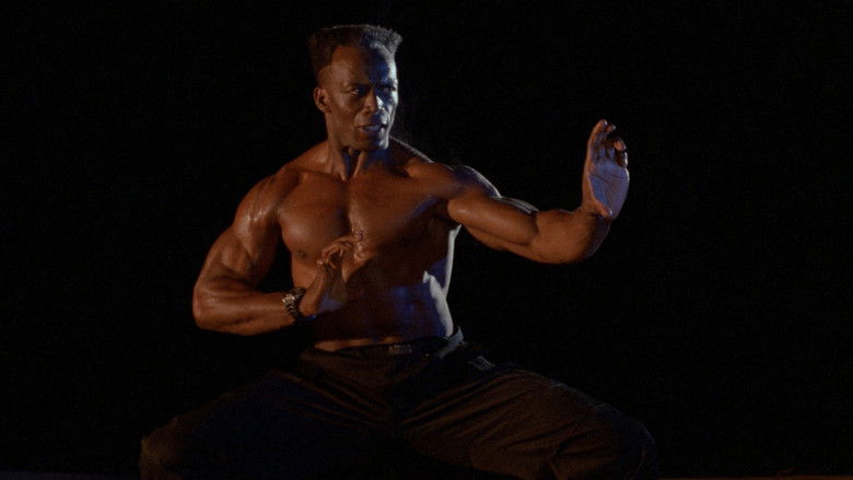 кадр из фильма Полицейский 2000 года