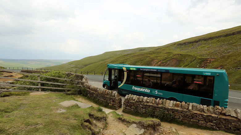 кадр из фильма All Aboard! The Country Bus