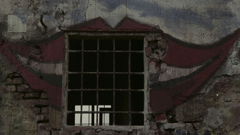 кадр из фильма Дом со смеющимися окнами