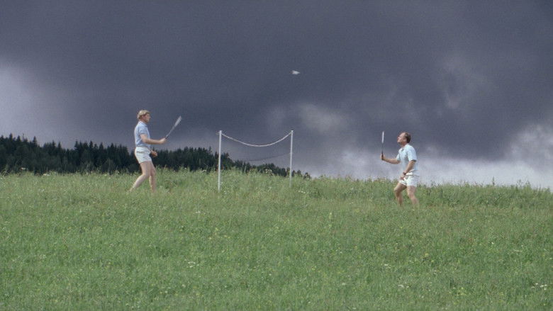 кадр из фильма Неуместный человек