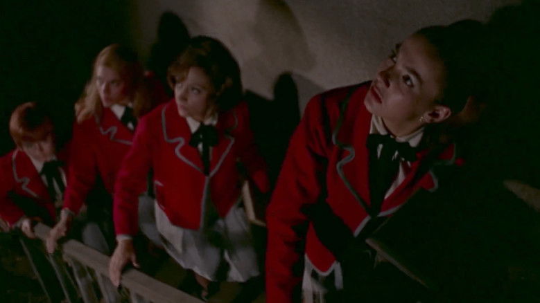 кадр из фильма Даже ветер от страха воет